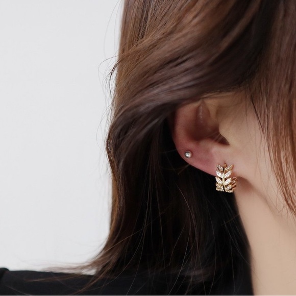 Delicate Fine Gold Plated Leaf Hoop Clips Earrings - Picture 3 of 9